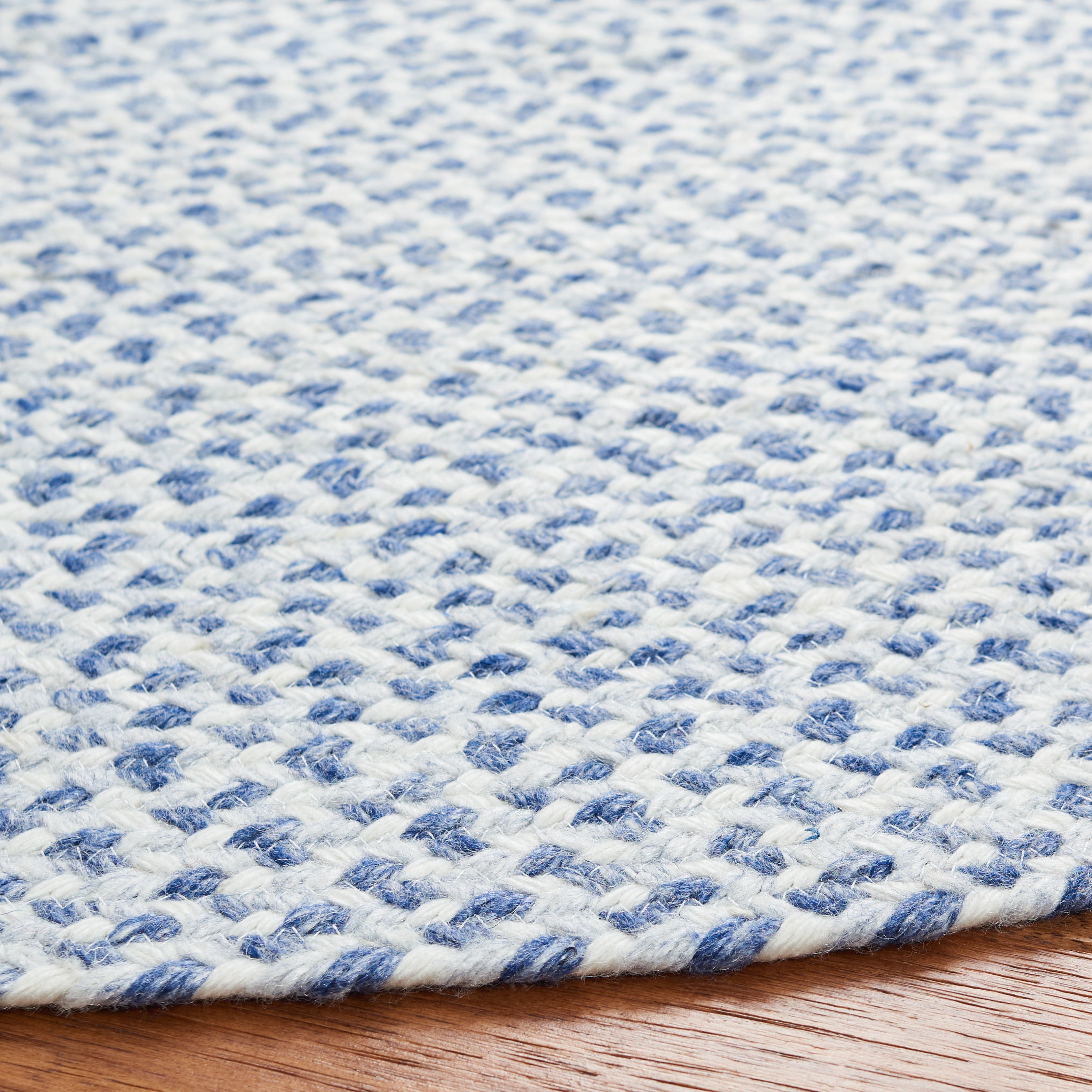 SAFAVIEH Braided Geraldine Checkered Polyester Reversible Area Rug, Blue/Ivory, 5' x 5' Round