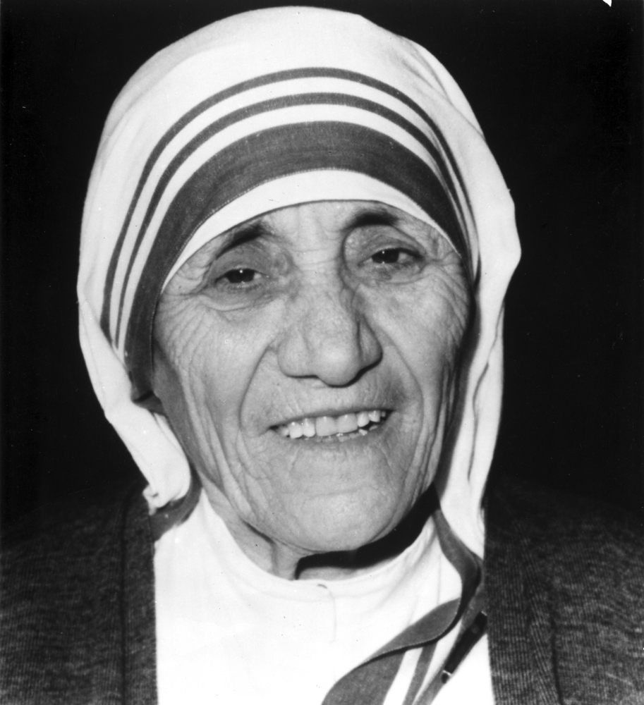 Mother Teresa Portrait in Classic Photo Print (8 x 10) - Walmart.com