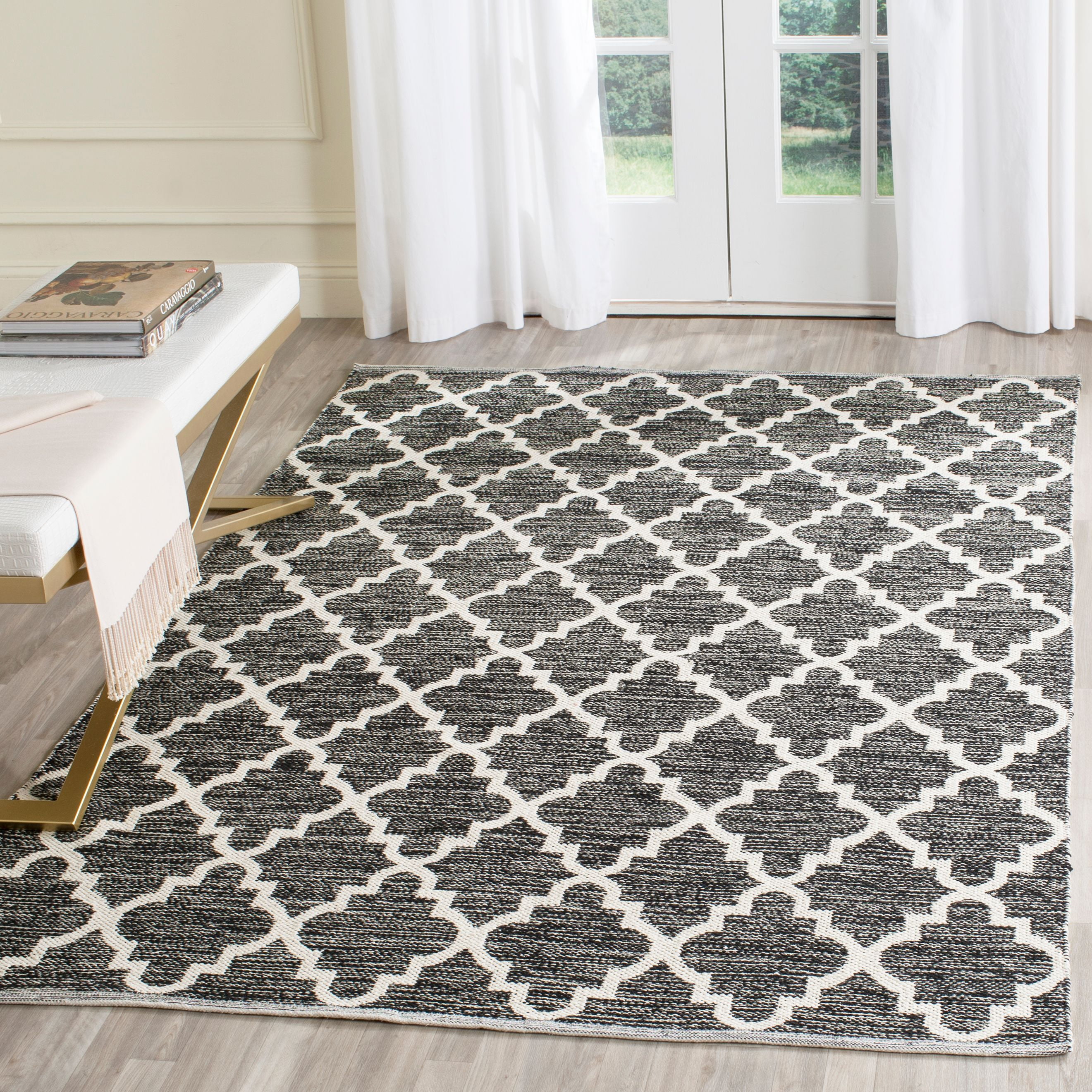 SAFAVIEH Montauk Crispian Geometric Quatrefoils Cotton Area Rug, Black