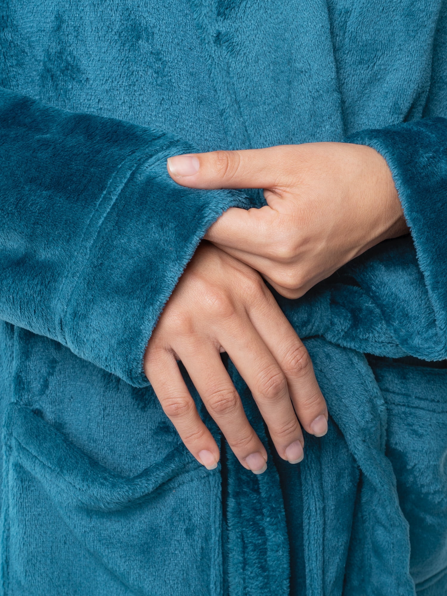 Fruit of the Loom Women's Beyond Soft Fleece Robe, Sizes XS/S-4X