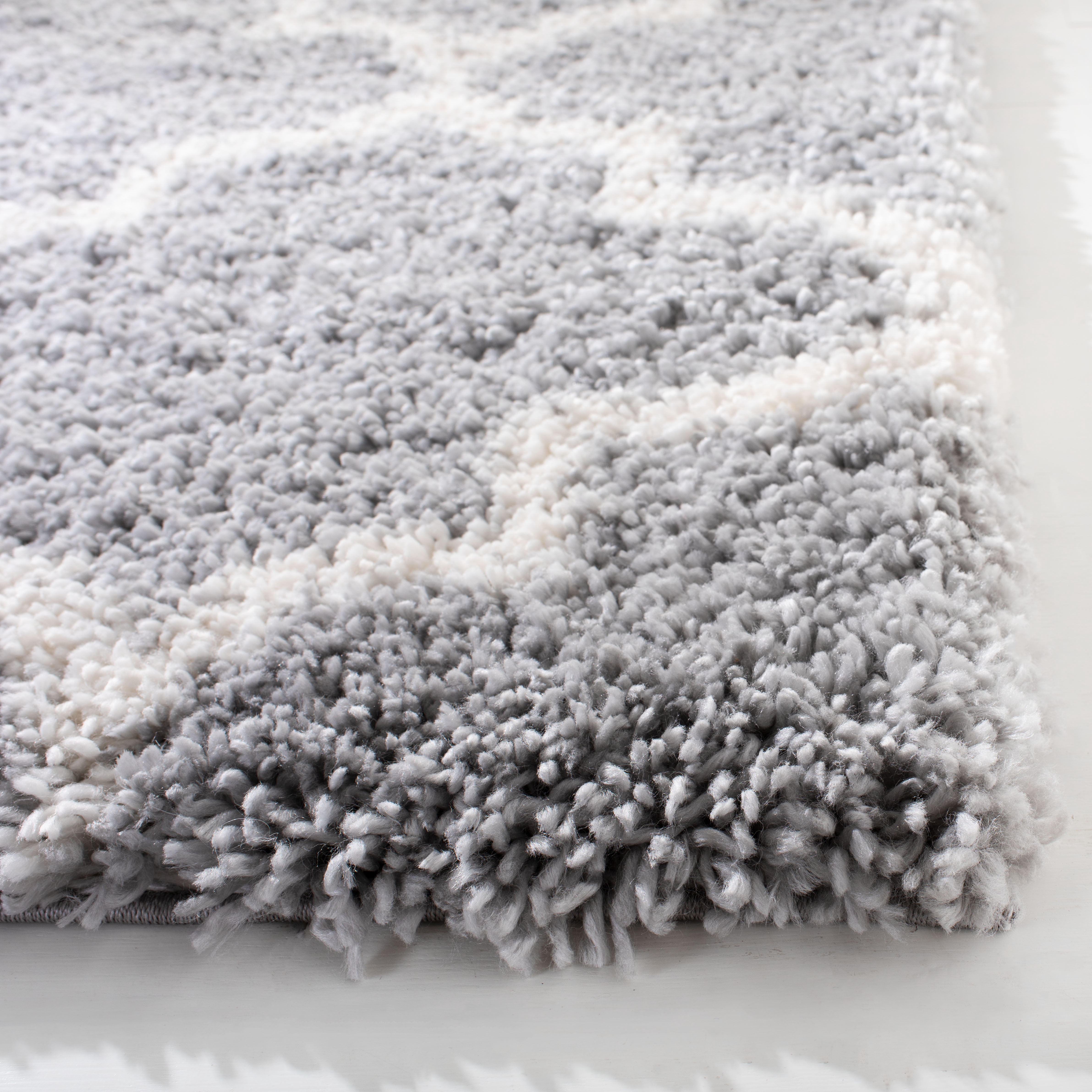 SAFAVIEH Fontana Hilda Geometric Plush Shag Area Rug, Grey/Cream, 6'7" x 6'7" Square
