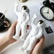 thumbnail image 2 of Arte creativo de escultura de estatuil de estatua del modelo del Zulema Estatuilla de astronauta, 2 of 8
