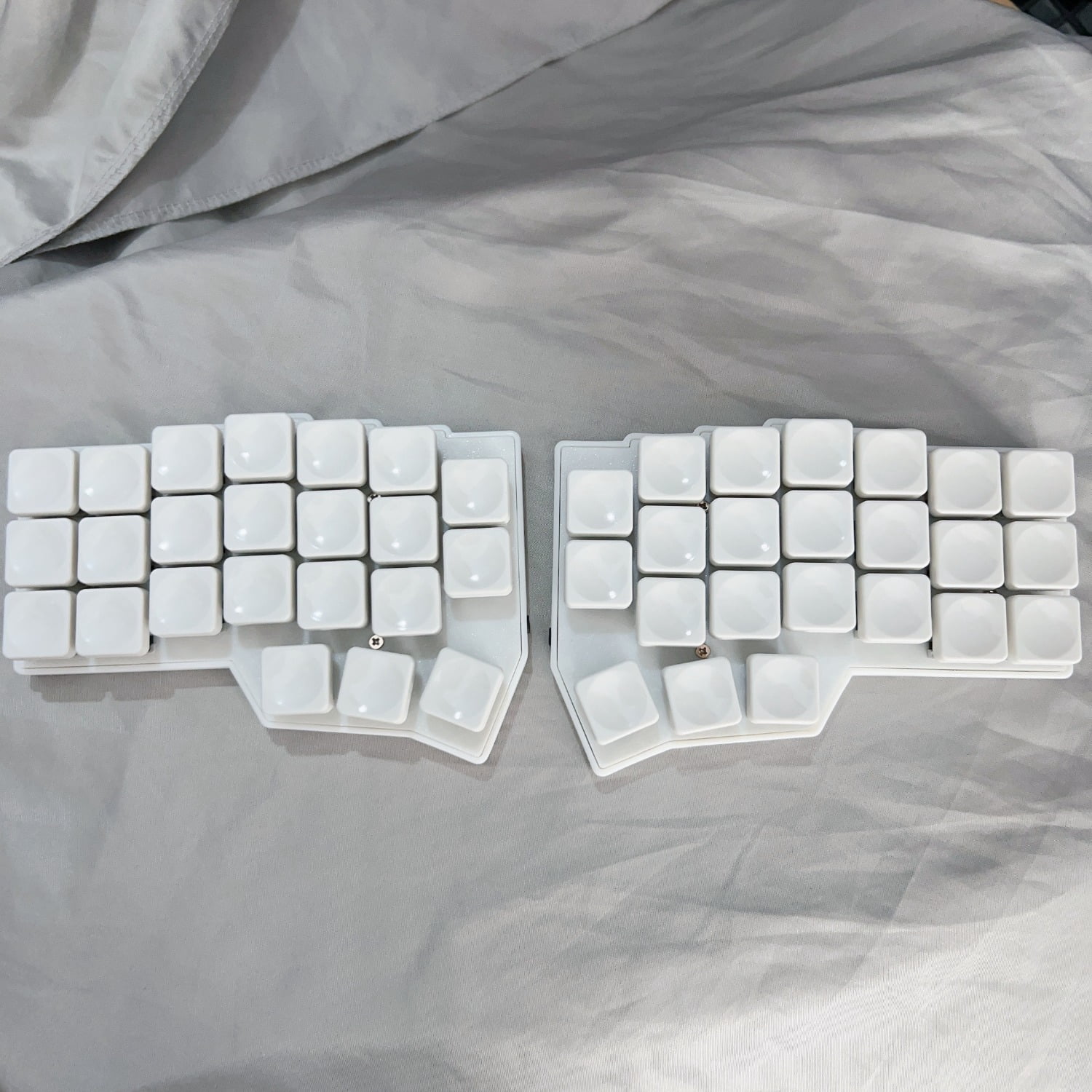CORNE V4 Split Ergonomic Keyboard, 46-Key 40% Layout Low Profile Wireless Mechanical Keyboard with Hot-Swappable Switches, RGB Backlight, QMK/VIAL Programmable