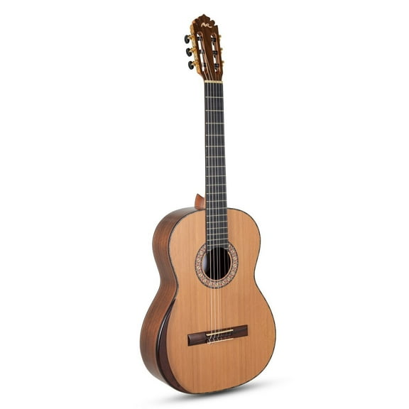 Manuel Rodriguez Classical Guitar Magistral E-C, Cedar/Walnut 4/4, Armrest