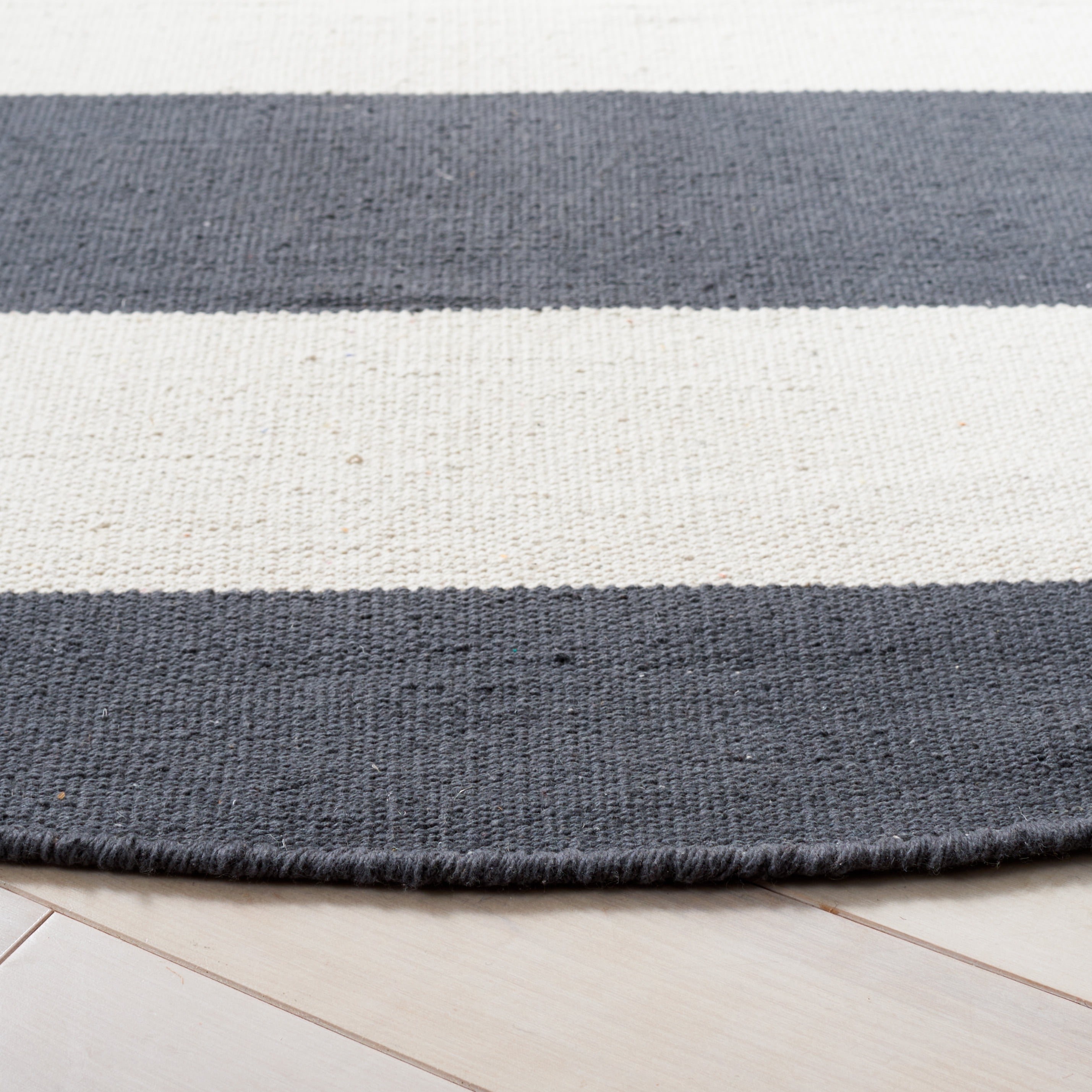 SAFAVIEH Montauk Saranna Geometric Cotton Area Rug, Grey/Ivory, 3' x 3' Round