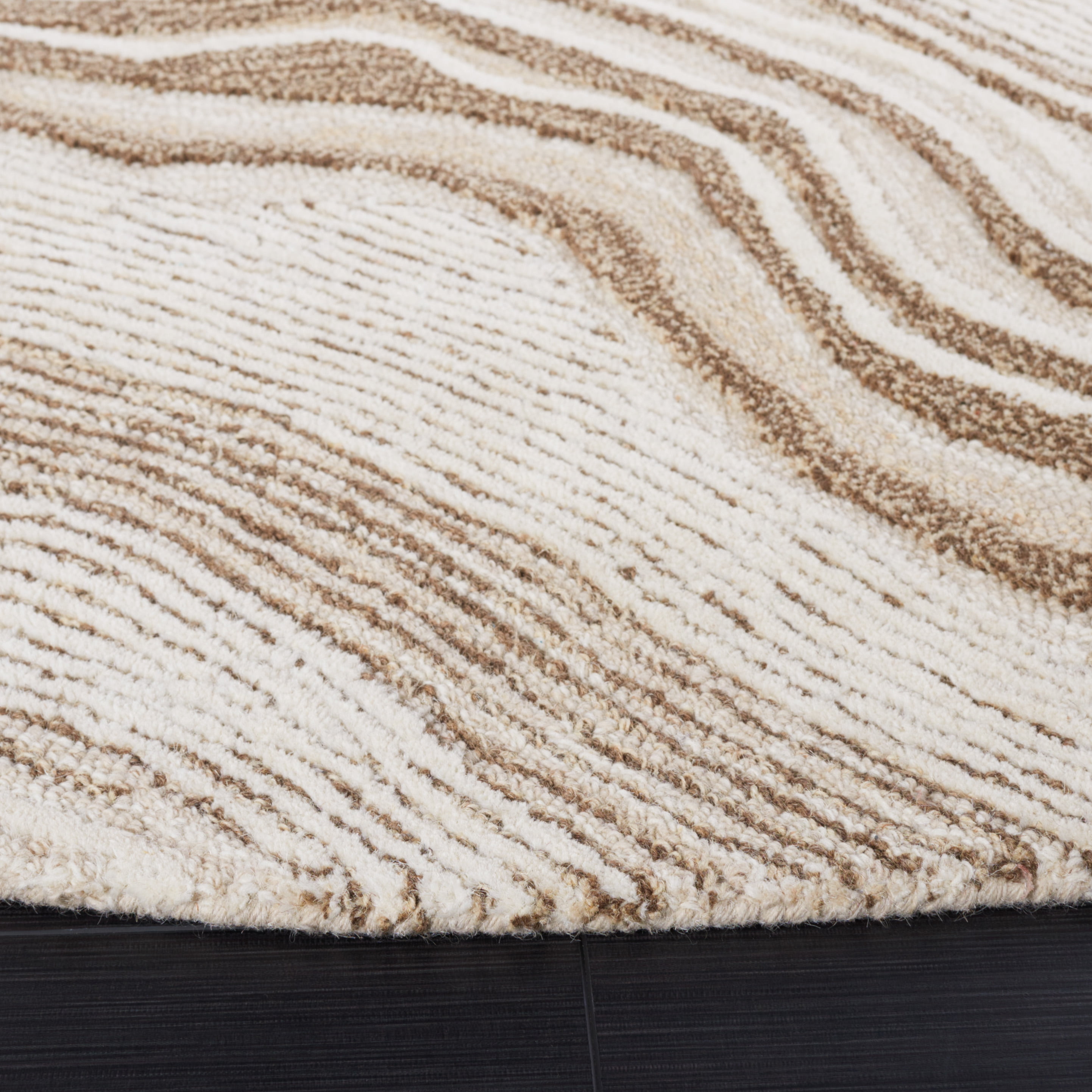 SAFAVIEH Fifth Avenue Deangelo Abstract Area Rug, Beige/Ivory, 8' x 8' Round