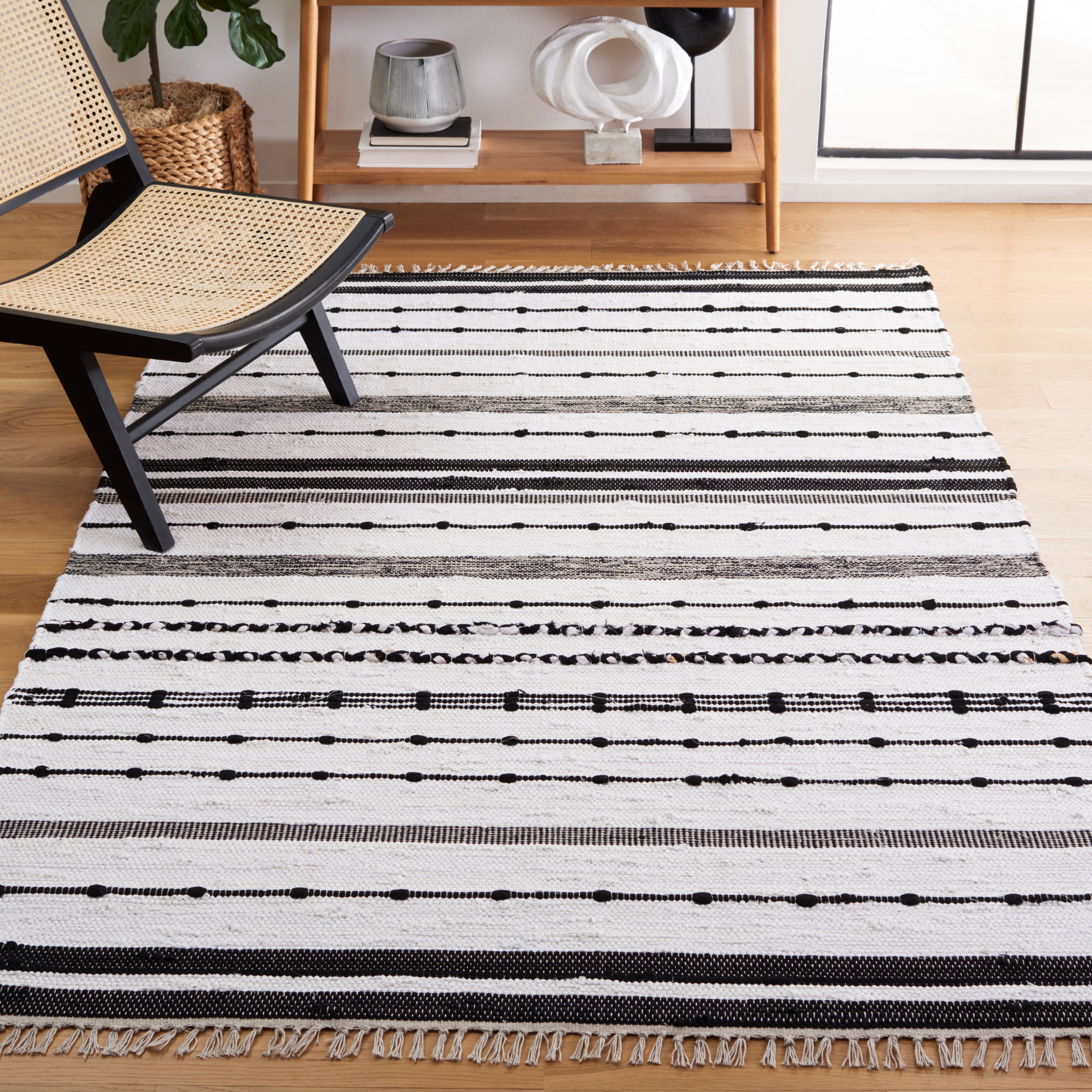 SAFAVIEH Striped Kilim Fidan Striped Cotton Area Rug, Ivory/Black, 6' x 6' Square