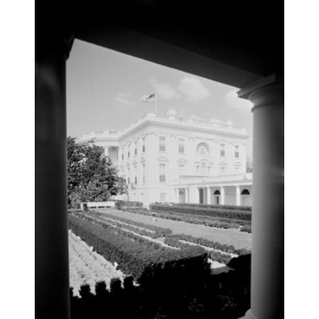 USA Washington DC View of the White House from the Presidents office in Executive or West wing Stretched Canvas -  (18 x