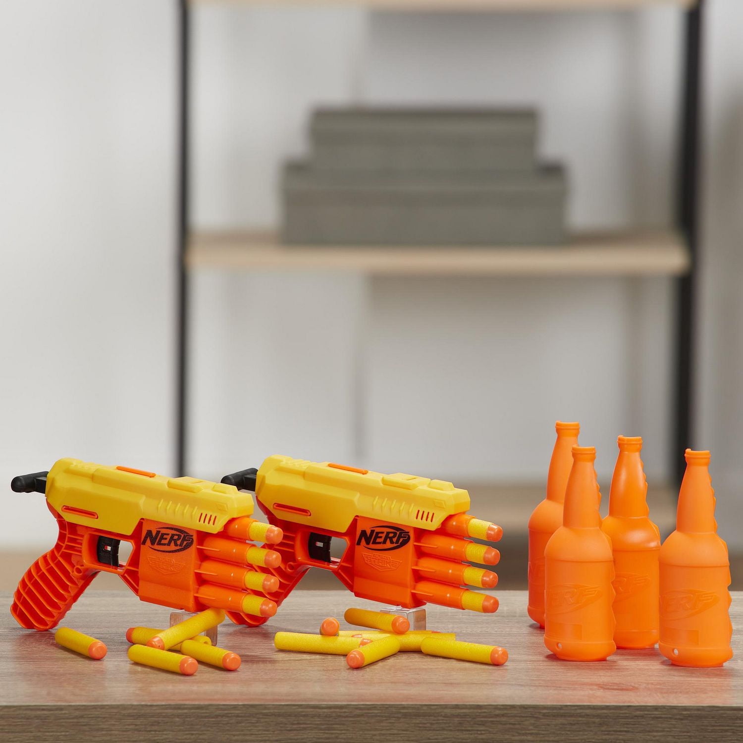 Ensemble de cibles pour 2 de 18 pièces Fang QS-4 Nerf Alpha Strike, incluant 2 blasters jouets, 4 demi-cibles et 12 fléchettes Nerf Elite officielles