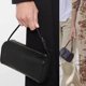 thumbnail image 4 of Bolso de mano de gamuza mini con diseño de nicho, bolso tipo almohada para mujer, bolso tipo hobo de piel auténtica para la axila, bolso de mano tipo sobre cuadrado de diseñador, 4 of 5