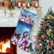 thumbnail image 1 of Cazadoras de Demonios K-Pop Tema: Calcetines de Navidad, fino lino blanco para colgar en escaleras y chimenea, decoración navideña para el hogar, regalo de Navidad. 45cm × 32cm, 1 of 5