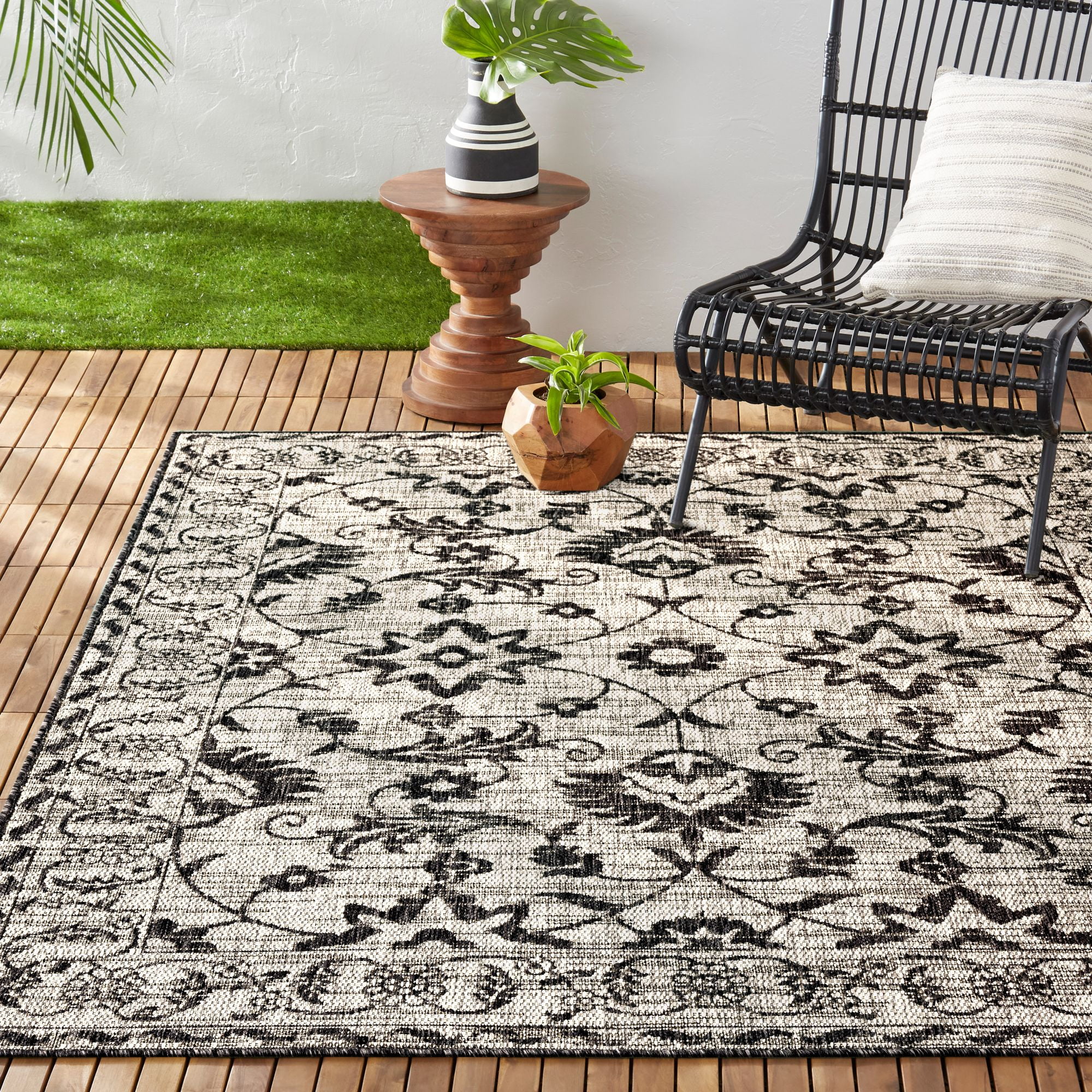 Nicole Miller New York Patio Country Ayala Botanical Floral Indoor/Outdoor Area Rug, Grey/Black, 7'9"x10'2"