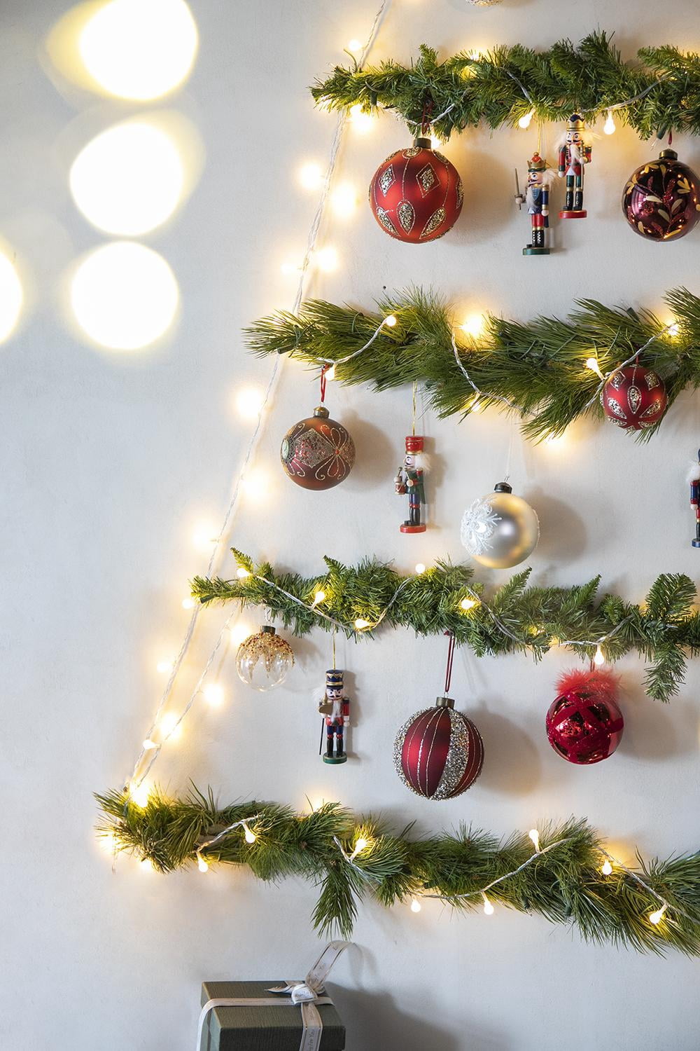 Set of 6 Glass Christmas Ball Ornaments with Glitter and Painting Design by Riccardo Tree Decor