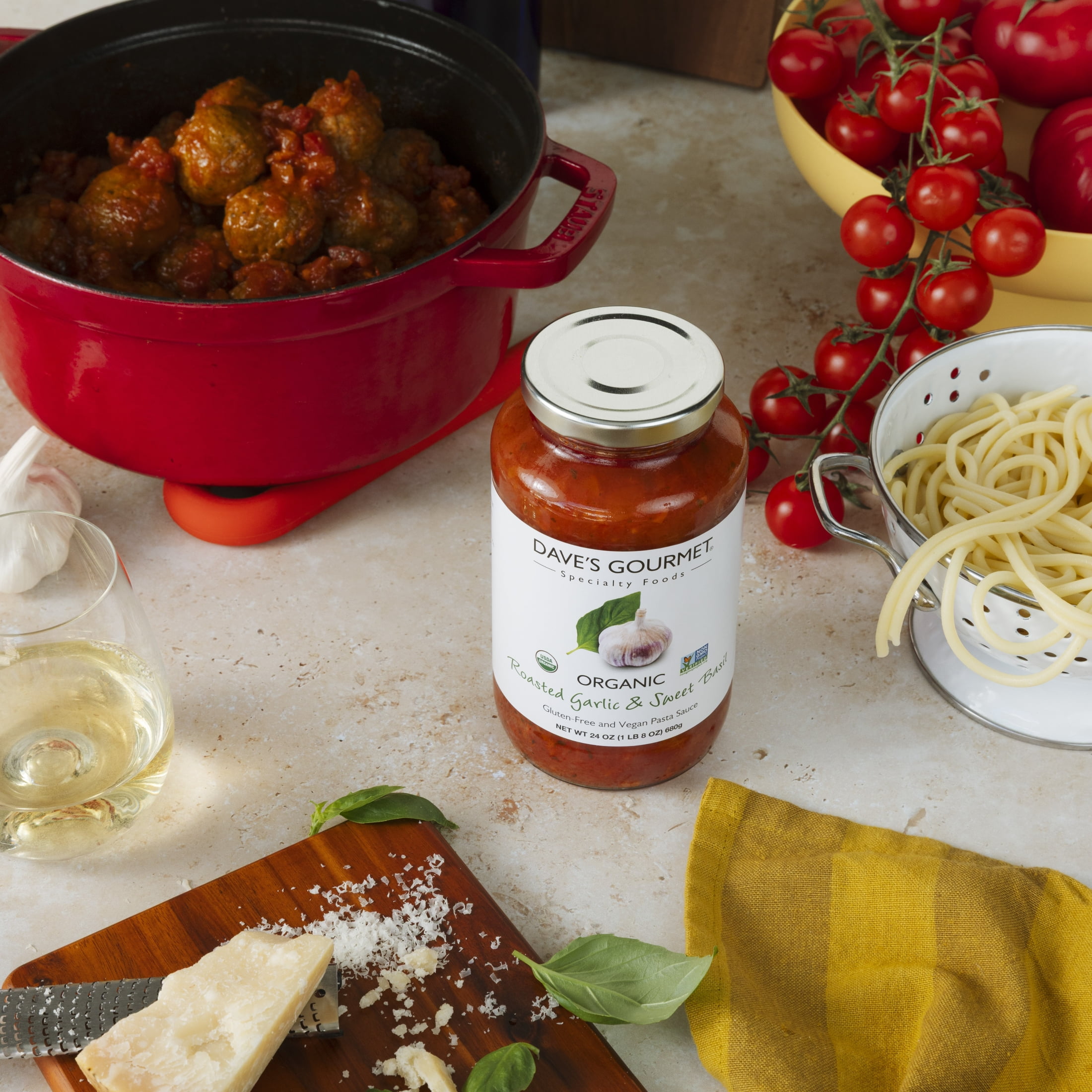(2 pack) Dave’s Gourmet Organic Roasted Garlic and Sweet Basil Tomato Pasta Sauce, Perfect for Spaghetti, Shelf-Stable, Gluten-Free, Vegan, 24oz Jar