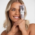 thumbnail image 2 of Autobronceador facial Loving Tan Deluxe, tamaño mediano, 50 ml, 2 of 8