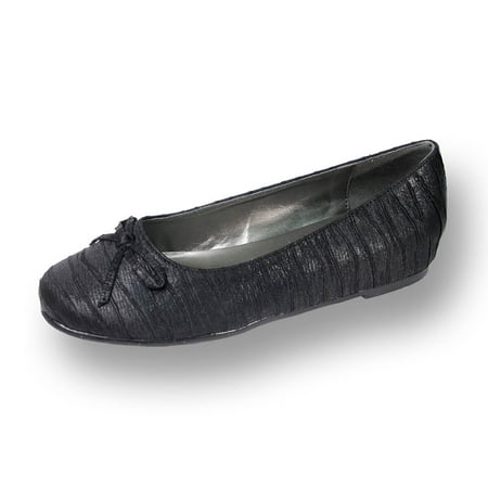 

FUZZY Lizzy Women s Wide Width Round Toe Casual Flats