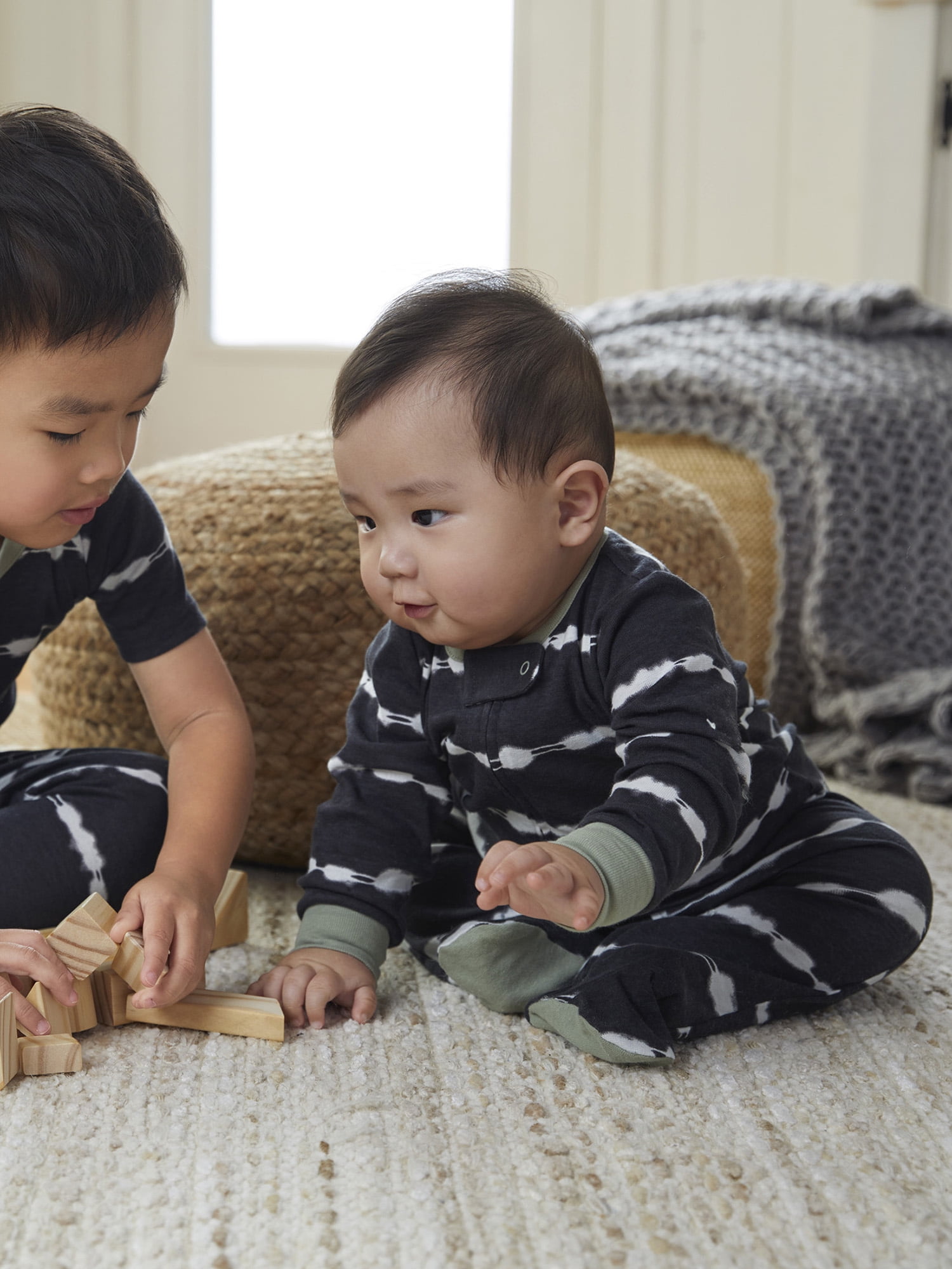 Modern Moments by Gerber Baby Boy, Baby Girl, & Unisex Sleep 'n Play Footed Pajamas, 2-Pack (Newborn-6/9 Months)