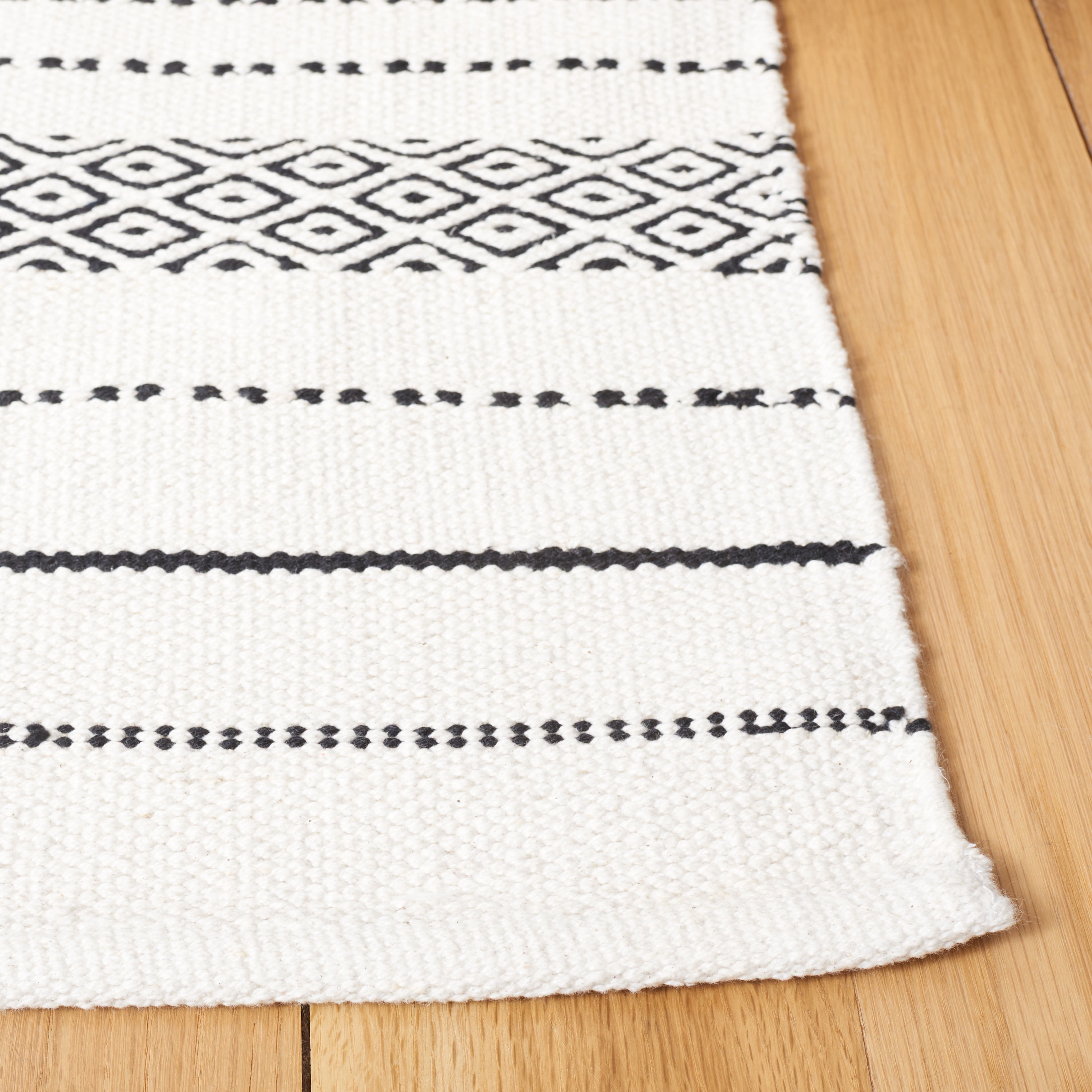 SAFAVIEH Kilim Ksenija Striped Cotton Area Rug, Ivory, 9' x 12'