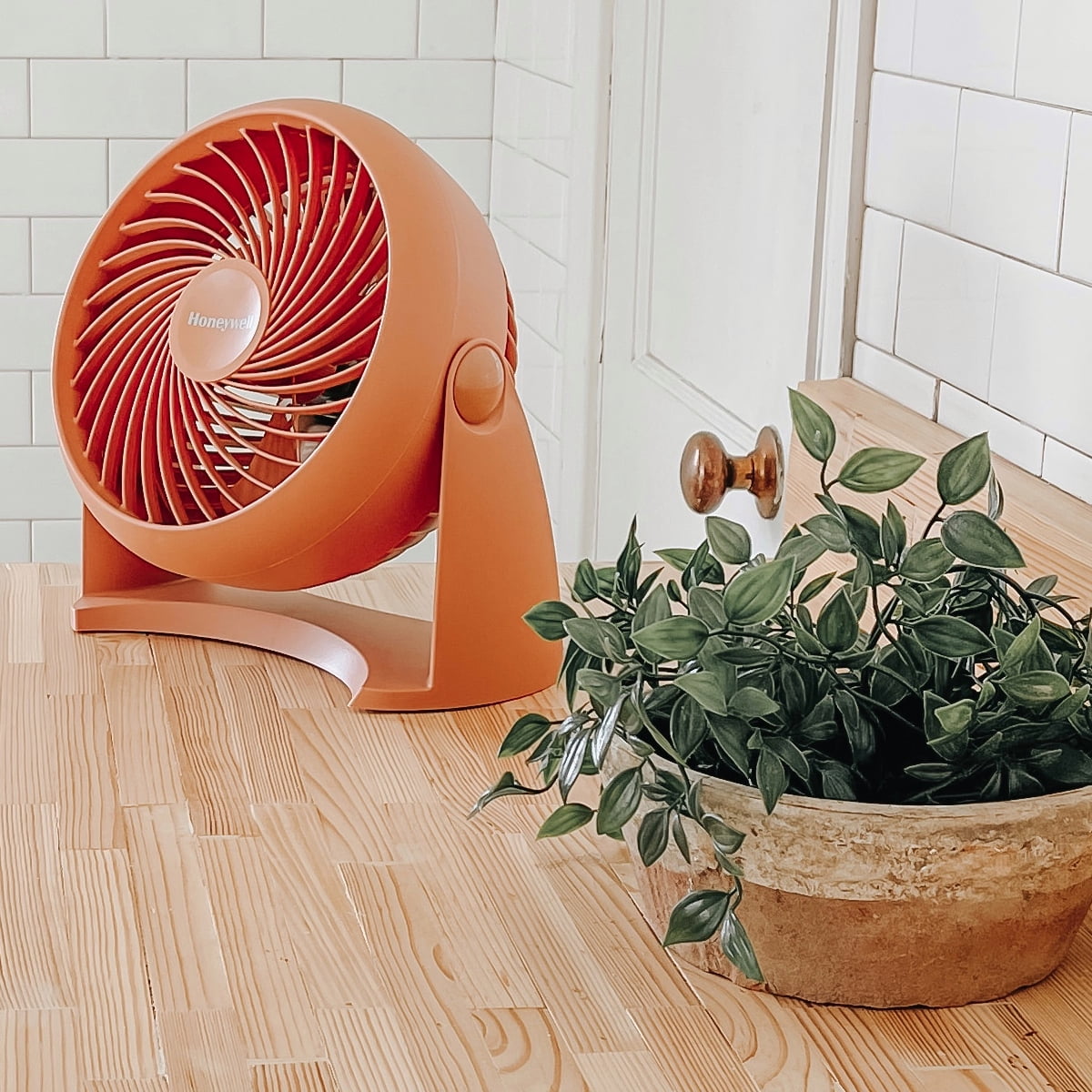 Honeywell Air Circulator Electric Whole Room Table Fan, Terracotta, HPF820FWM