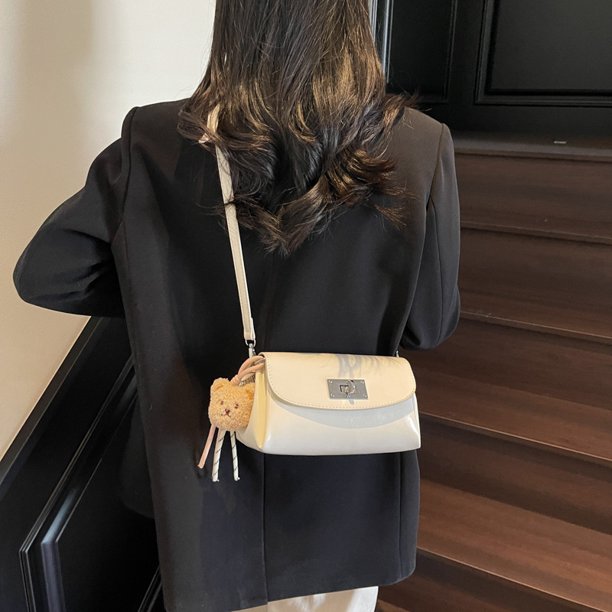 Versión coreana del versátil bolso de almohada de nicho para mujer, primavera y verano 2025, nueva tendencia de ocio para desplazamientos, bolso de hombro cuadrado pequeño.