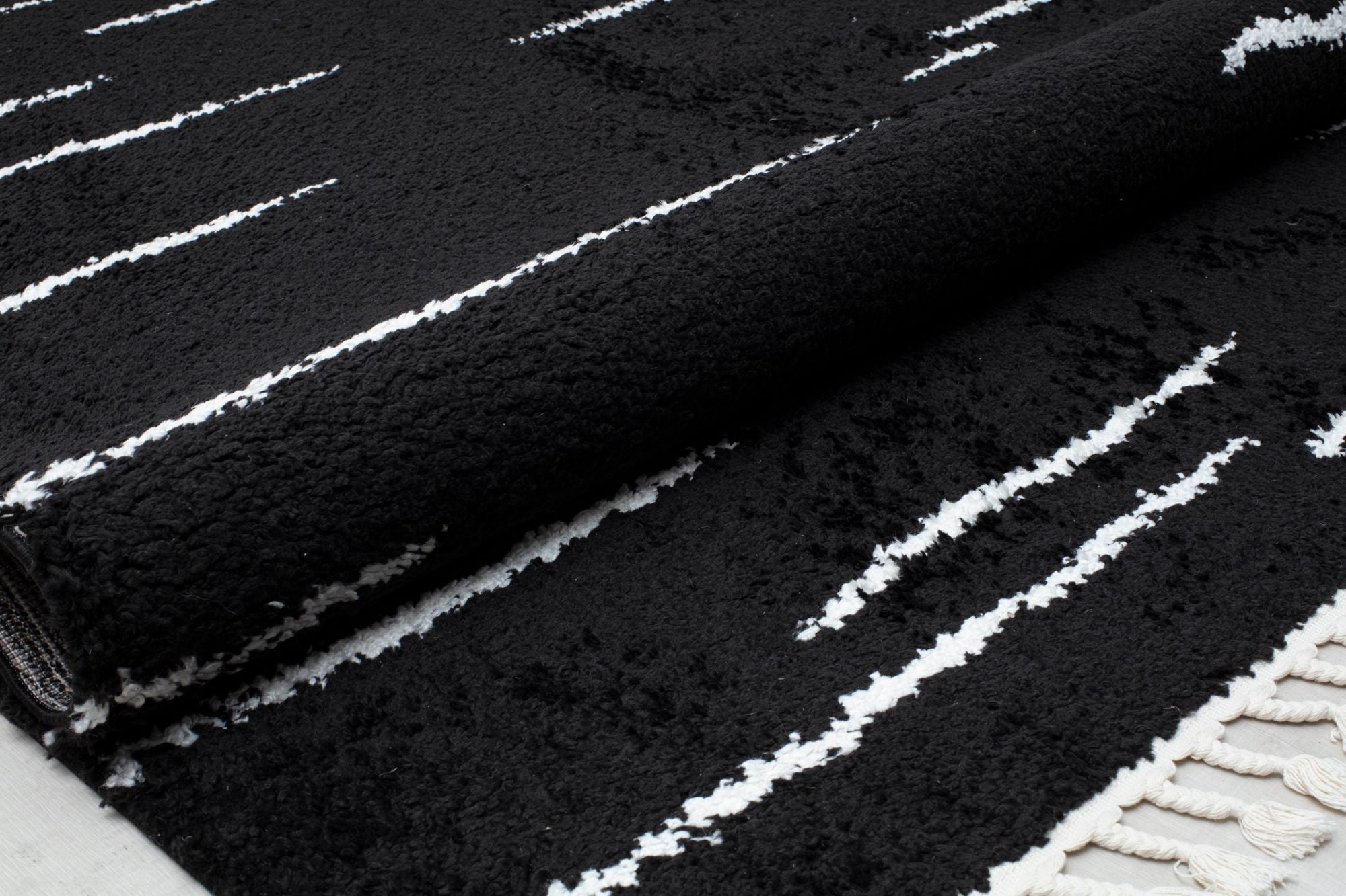 Rugs America BT40A Introspective Black Abstarct Shag Black Area Rug, 2'6" x 8'