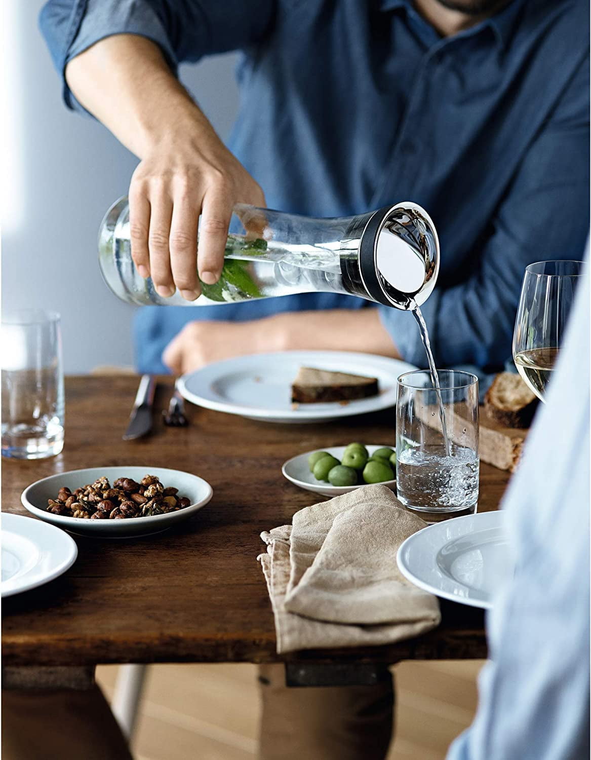 Glass Carafe with Lid and Stainless Steel Fruit Skewer, 34 oz 1 Liter Water Pitcher, Pitcher for Ice Tea and Homemade Juice, Heat Resistant Borosilicate Glass Carafe for Hot or Cold Water.