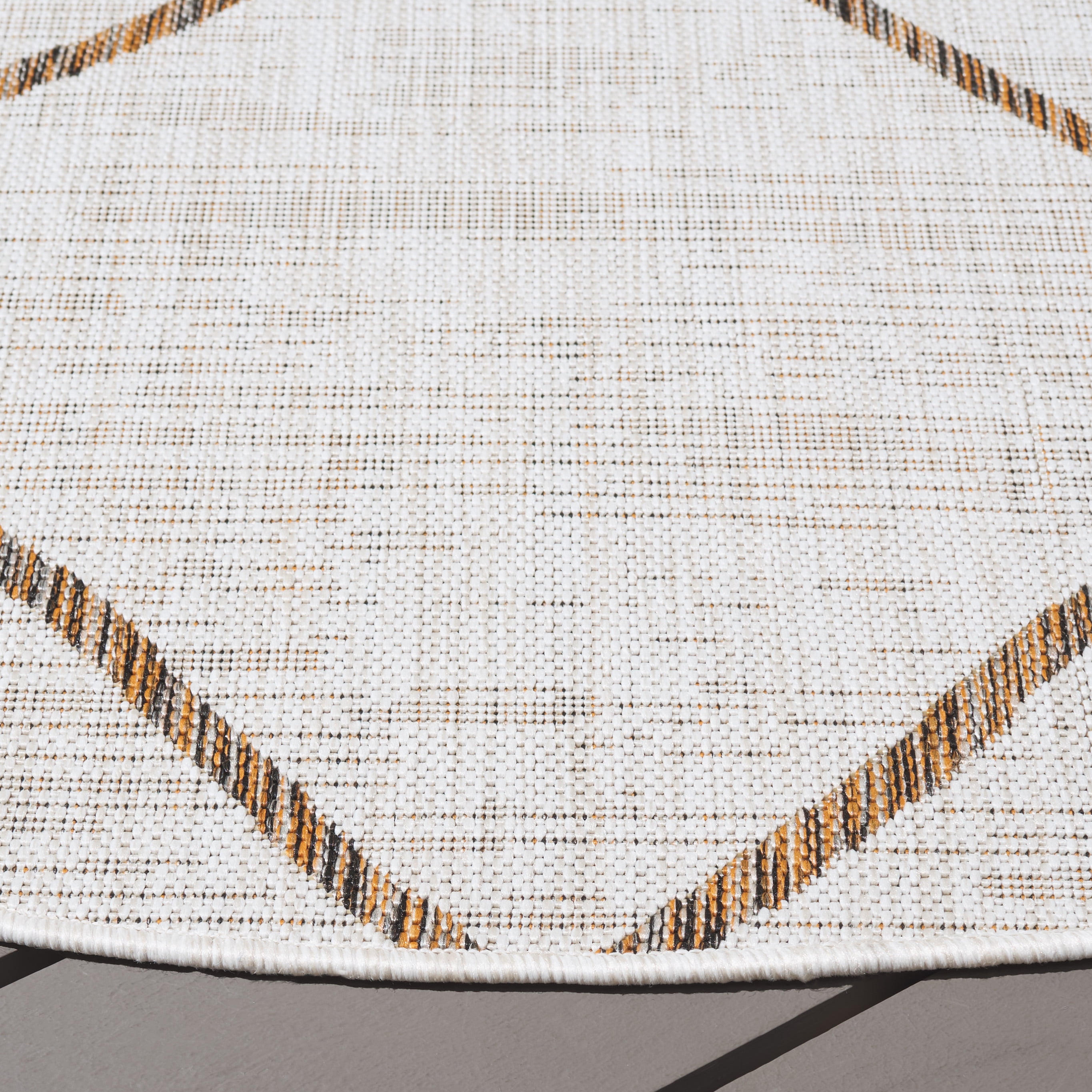 SAFAVIEH Courtyard Cohen Diamond Indoor/Outdoor Area Rug, Ivory/Brown, 6'7" x 6'7" Round