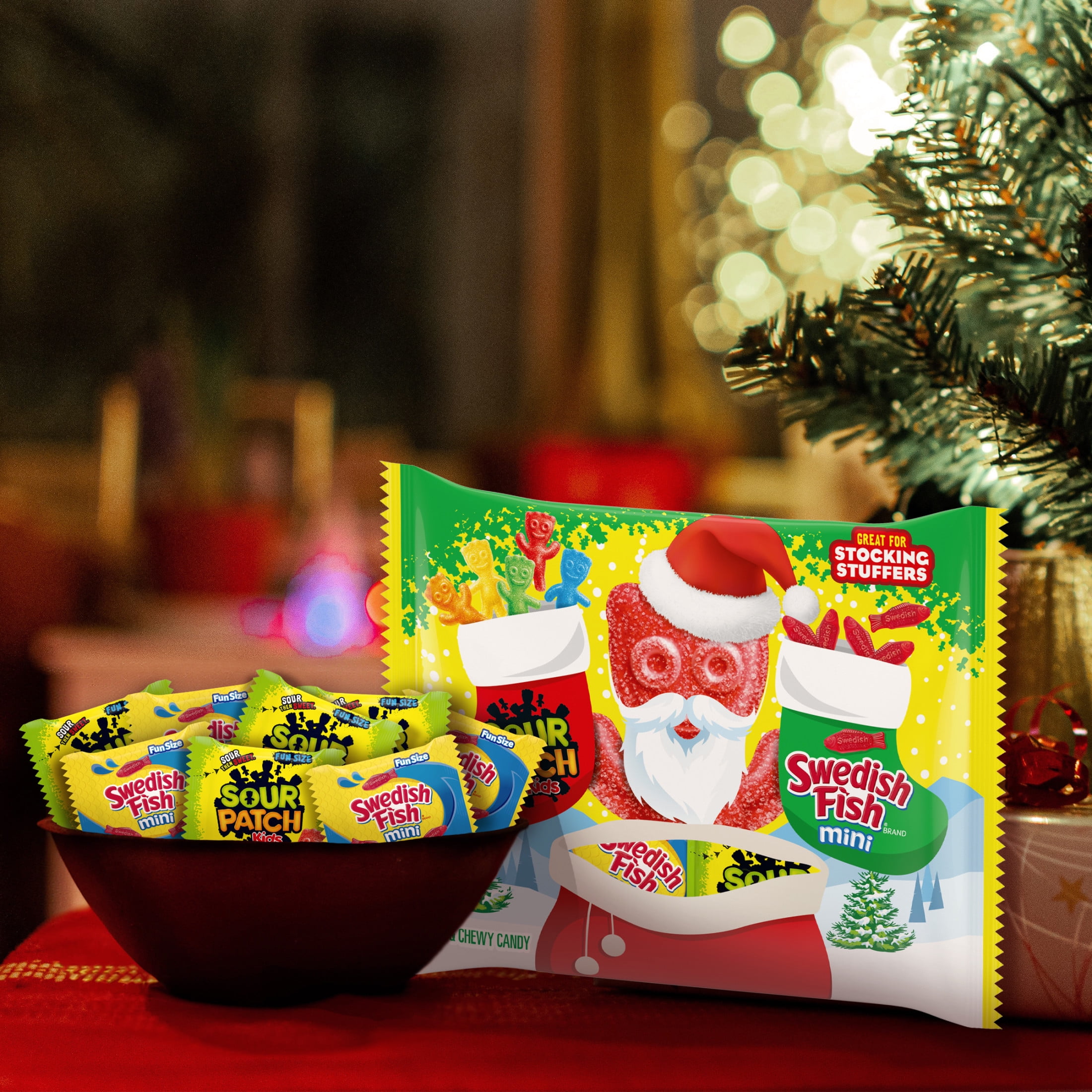 (2 pack) SOUR PATCH KIDS and SWEDISH FISH Mini Holiday Candy Variety Pack, 22 Snack Packs
