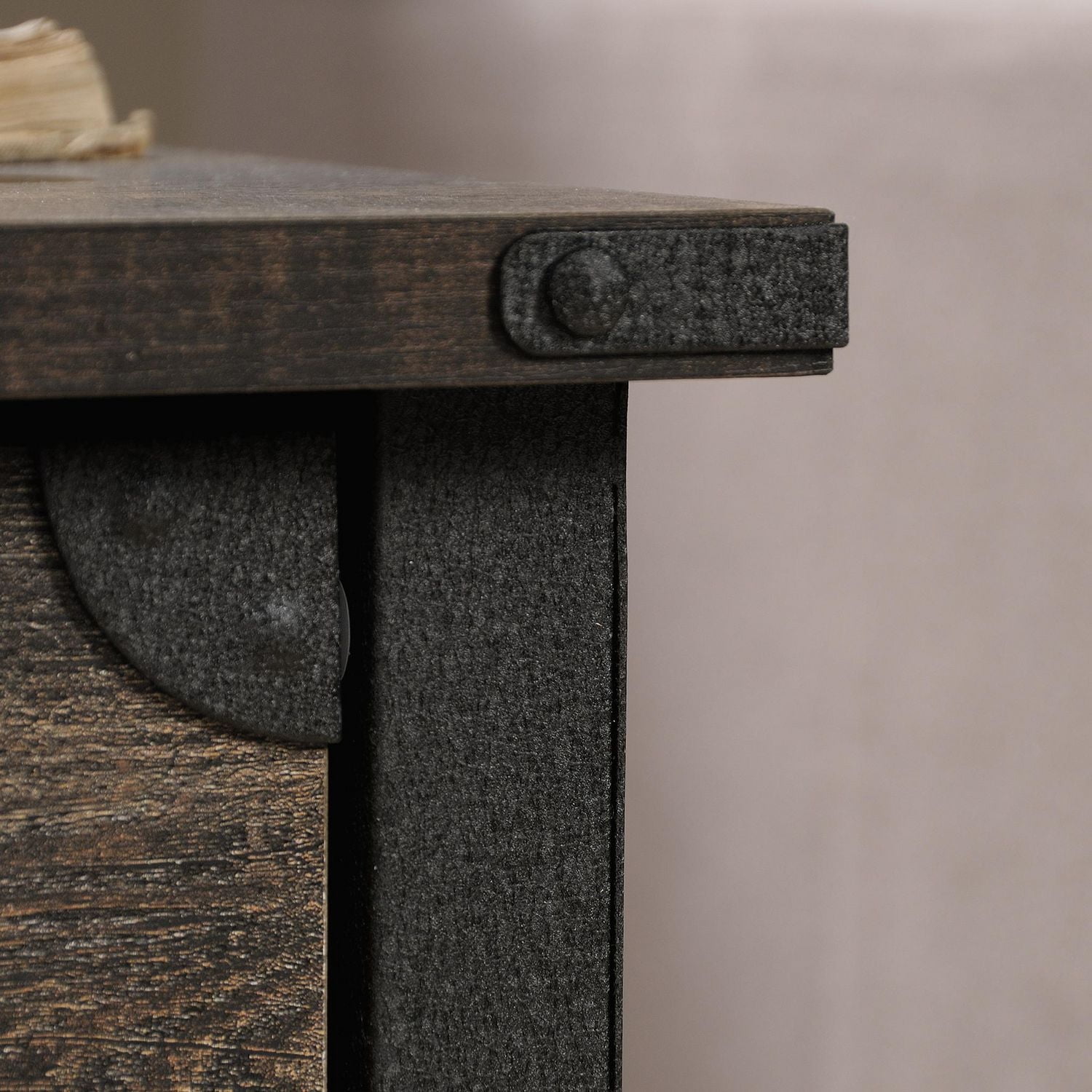 Sauder® Collection Steel River Bout de canapé, Finition Carbon Oak®, 423915