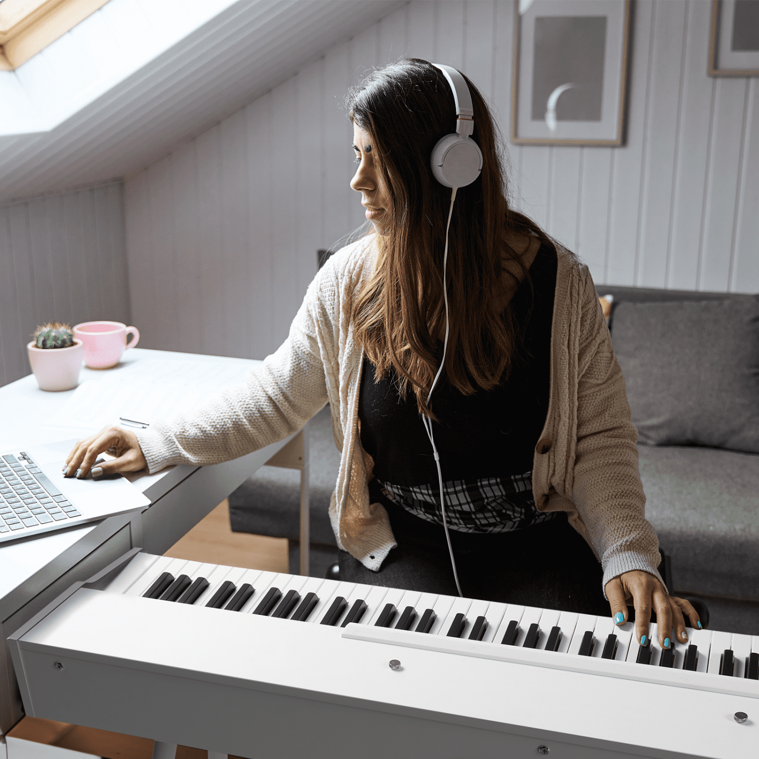 Hassch 88 Keys Full Weighted Beginner Digital Piano with Metal Stand, Keyboard with Headphone, Power Adapter, and Triple Pedals, White