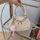 thumbnail image 4 of Bolso de mano con cadena decorativa, sencillo y elegante, estilo occidental, bandolera de verano para mujer, 4 of 6
