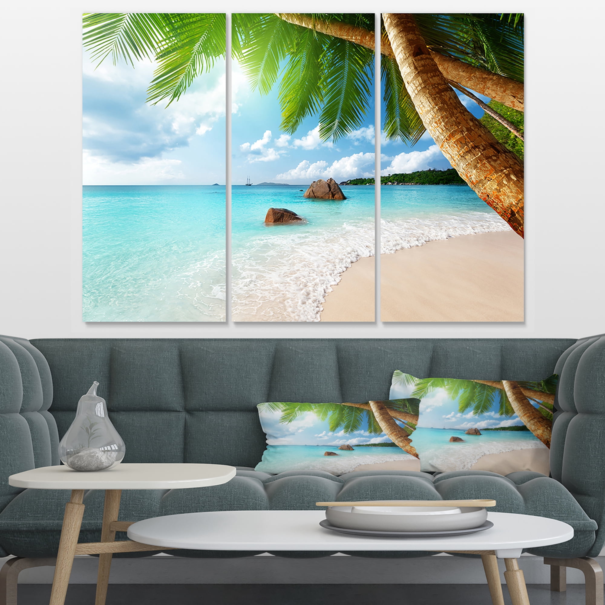 Designart 'Praslin Island Seychelles Beach ' Seashore Photo Canvas Print