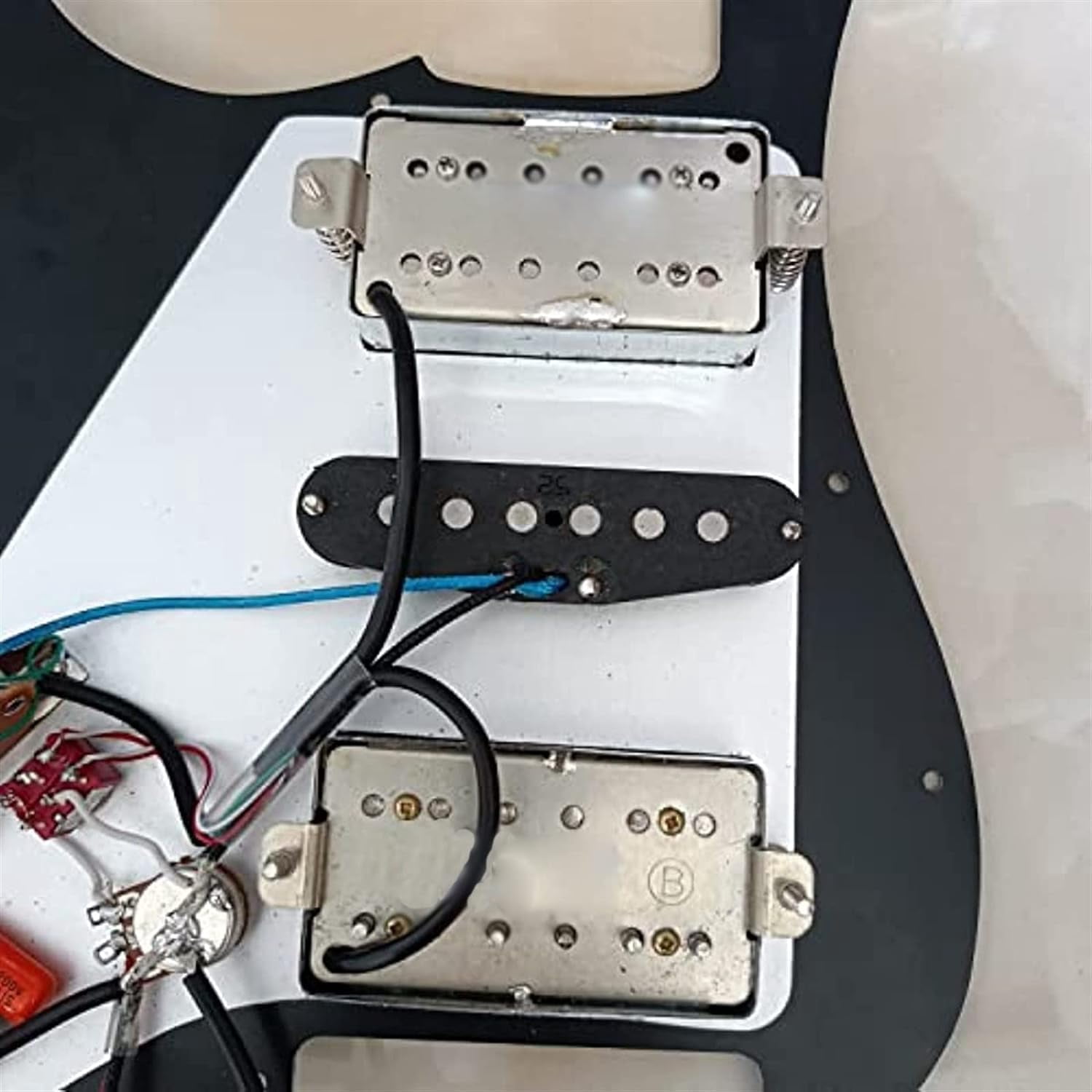 HSH Prewired Loaded Electric Guitar Pickguard Set Multifunction Alnico 5 Humbucker Pickups Black Pearl Fit for Fender ST Guitar