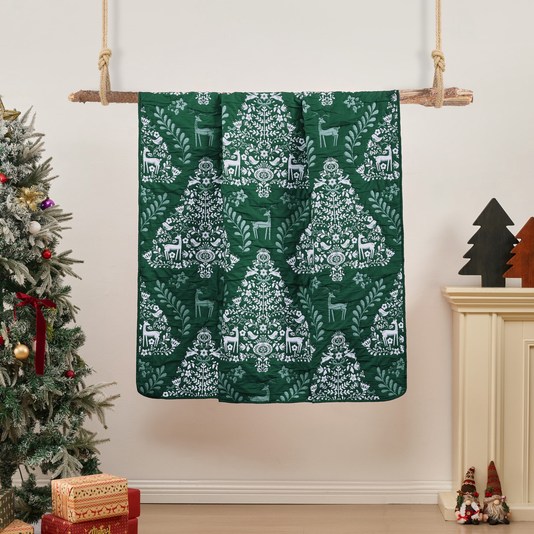 Greenland Home Noella Green Holiday Matelassé Reversible Throw Blanket, 50" x 60"