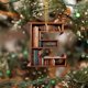 thumbnail image 5 of Adornos de árbol de Navidad con forma de libro, colgante de estantería con forma de letra, adorno de bibliotecario para amantes de los libros, adorno de acrílico para Navidad, regalo para amantes de l, 5 of 7