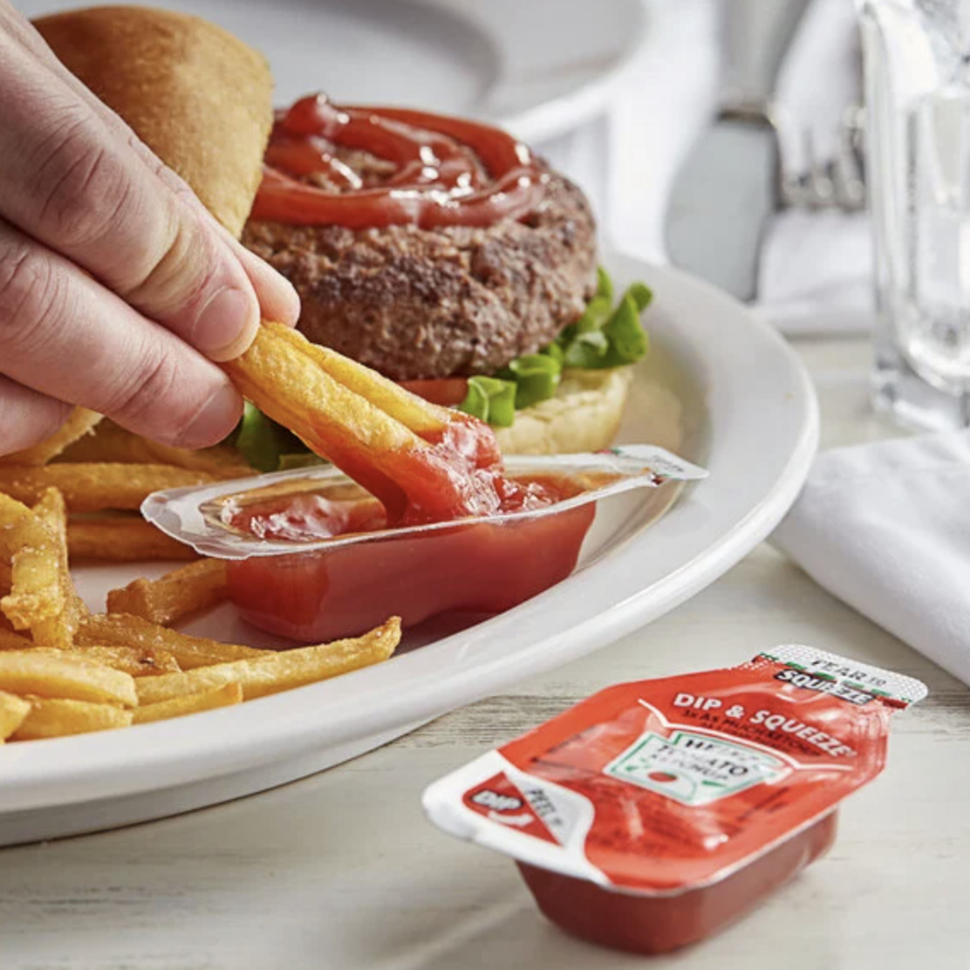 Heinz Tomato Ketchup Dip & Squeeze Packets – 0.95 oz Each (Pack of 20) – Peel to Dip or Tear to Squeeze, Single-Serve Condiment