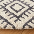 thumbnail image 3 of SAFAVIEH Micro-Loop Oliver Geometric Area Rug, Ivory/Rust, 5' x 5' Round, 3 of 6