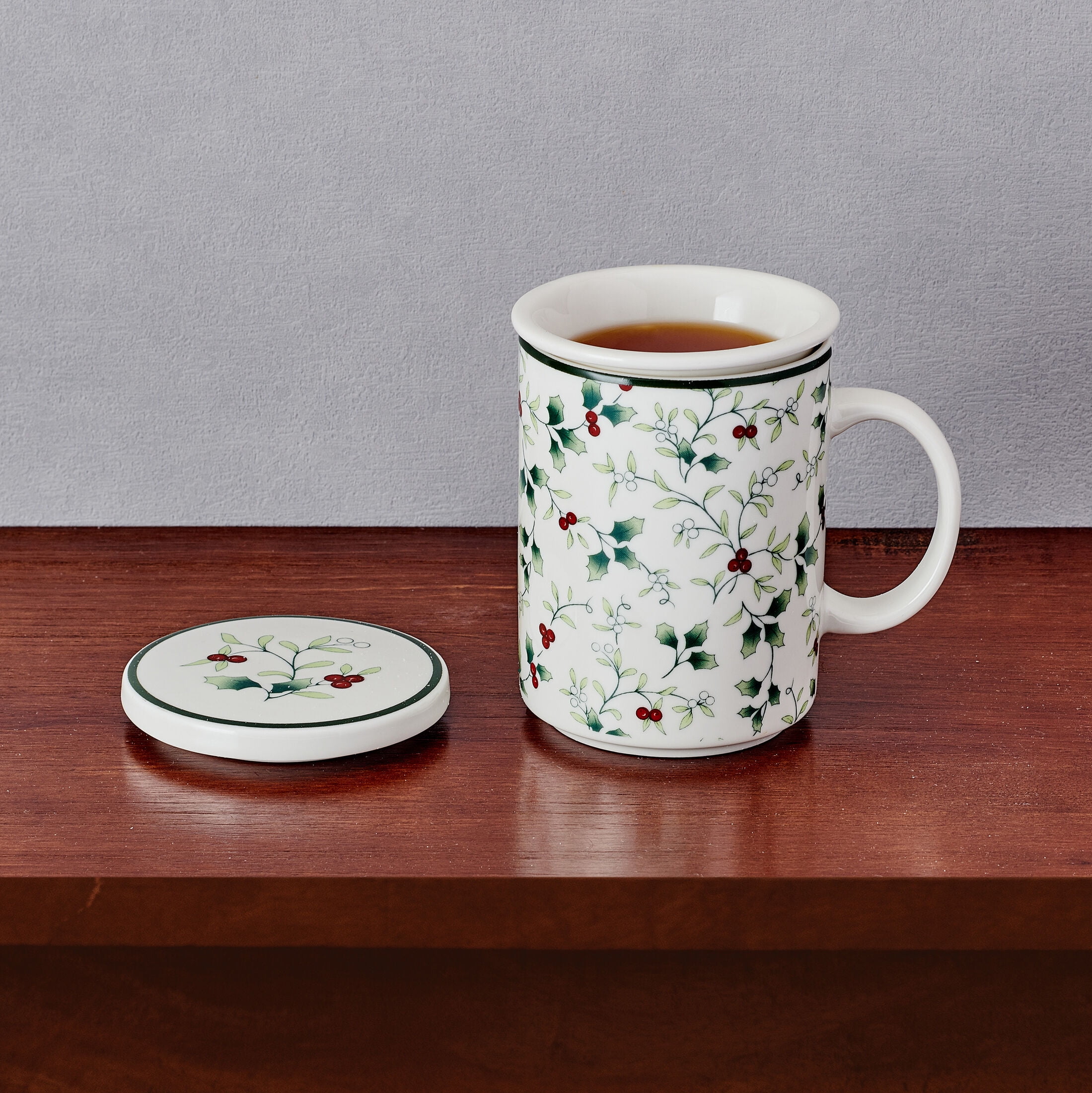 Pfaltzgraff Winterberry 16 oz Mug with Lid and Infuser