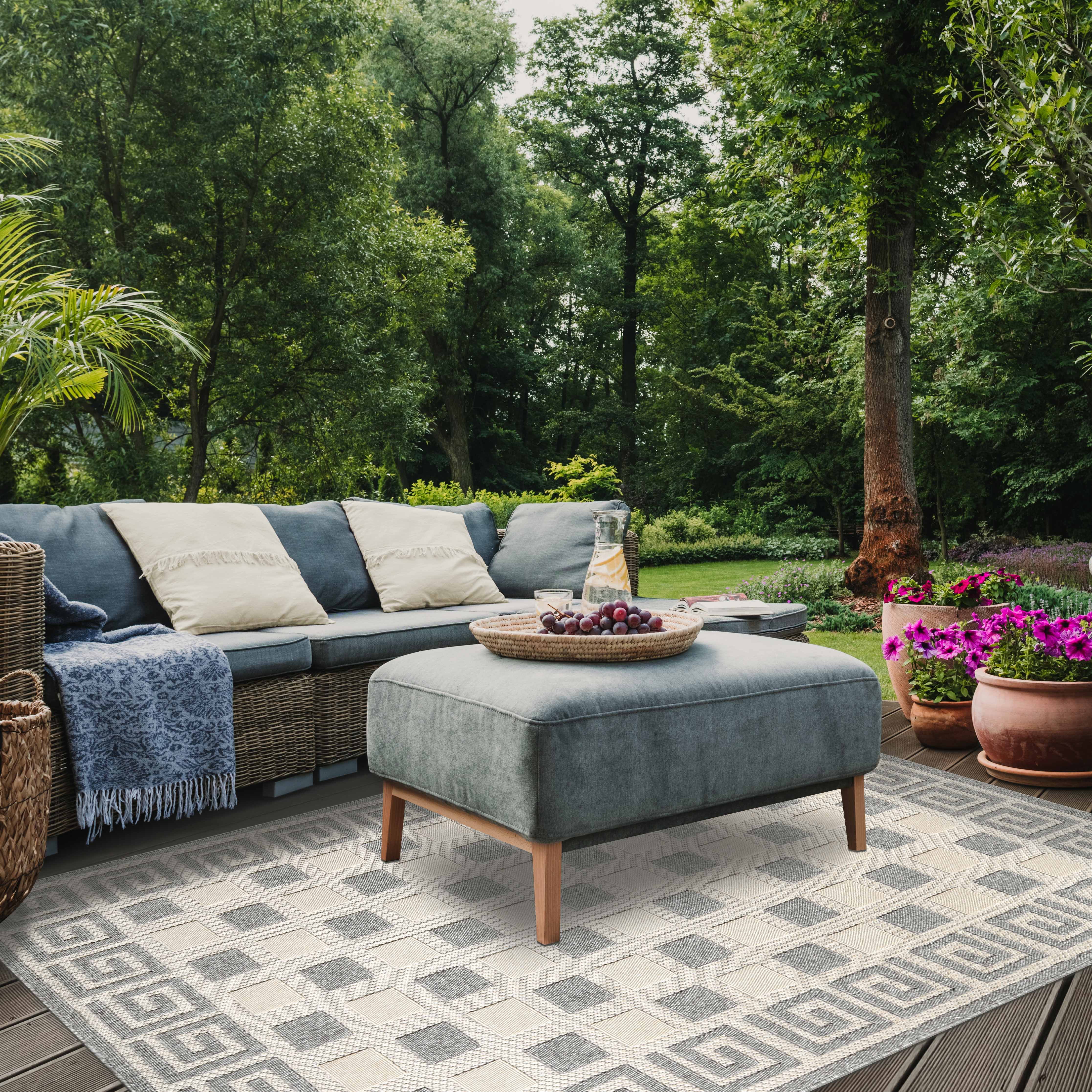 Superior Nila Greek Key Indoor Outdoor Area Rug, 6' x 8' 10", Cream