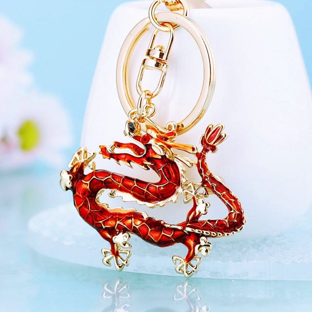 Llavero de metal con forma de dragón de la suerte para coche, bonito colgante para hombre y mujer, llavero con anillo de diamantes, regalo