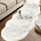 thumbnail image 5 of Fiudx Alfombra Extragrande de Felpa para Dormitorio, Suave Terciopelo, Absorbente de Agua, Base Antideslizante, Estilo Moderno para Salón, Dormitorio y Baño, Ideal Como Regalo, 50 X 140 Cm., 5 of 6