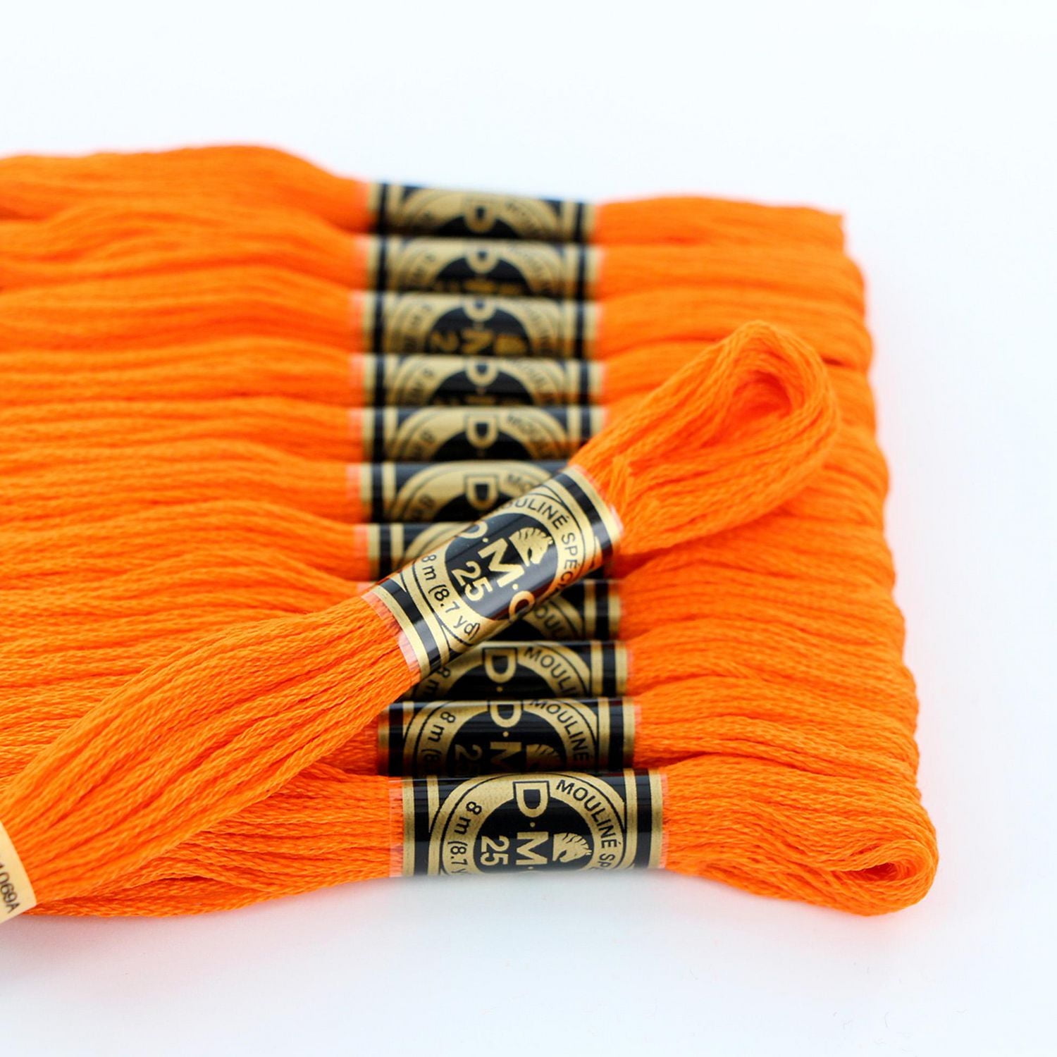 DMC Coton à broder 6 brins 8m orange