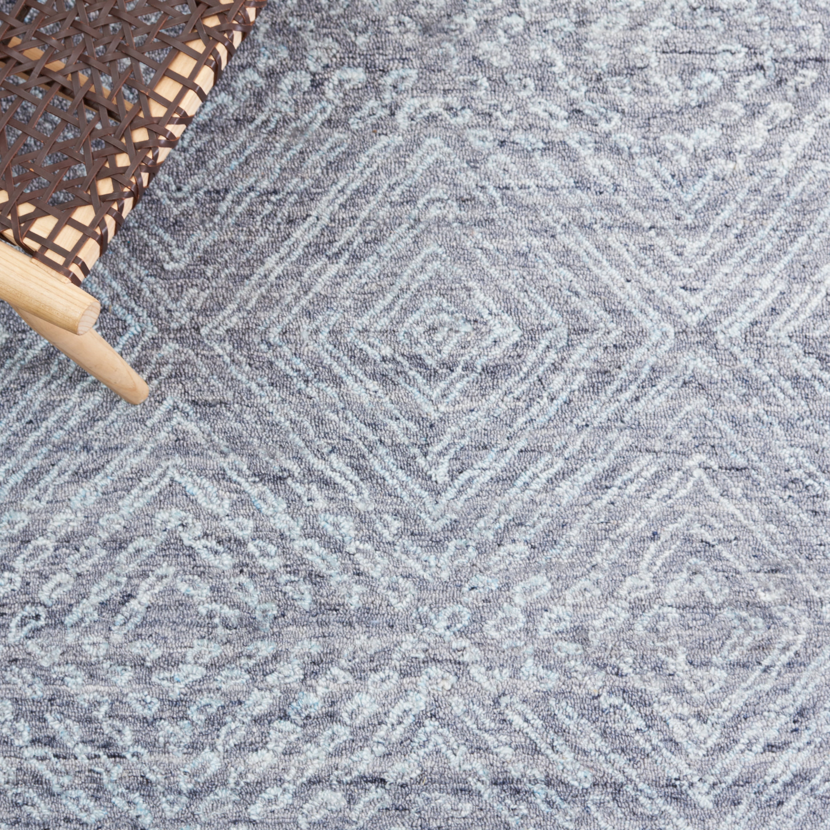 SAFAVIEH Abstract Lily Geometric Runner Rug, Blue, 2'3" x 6'