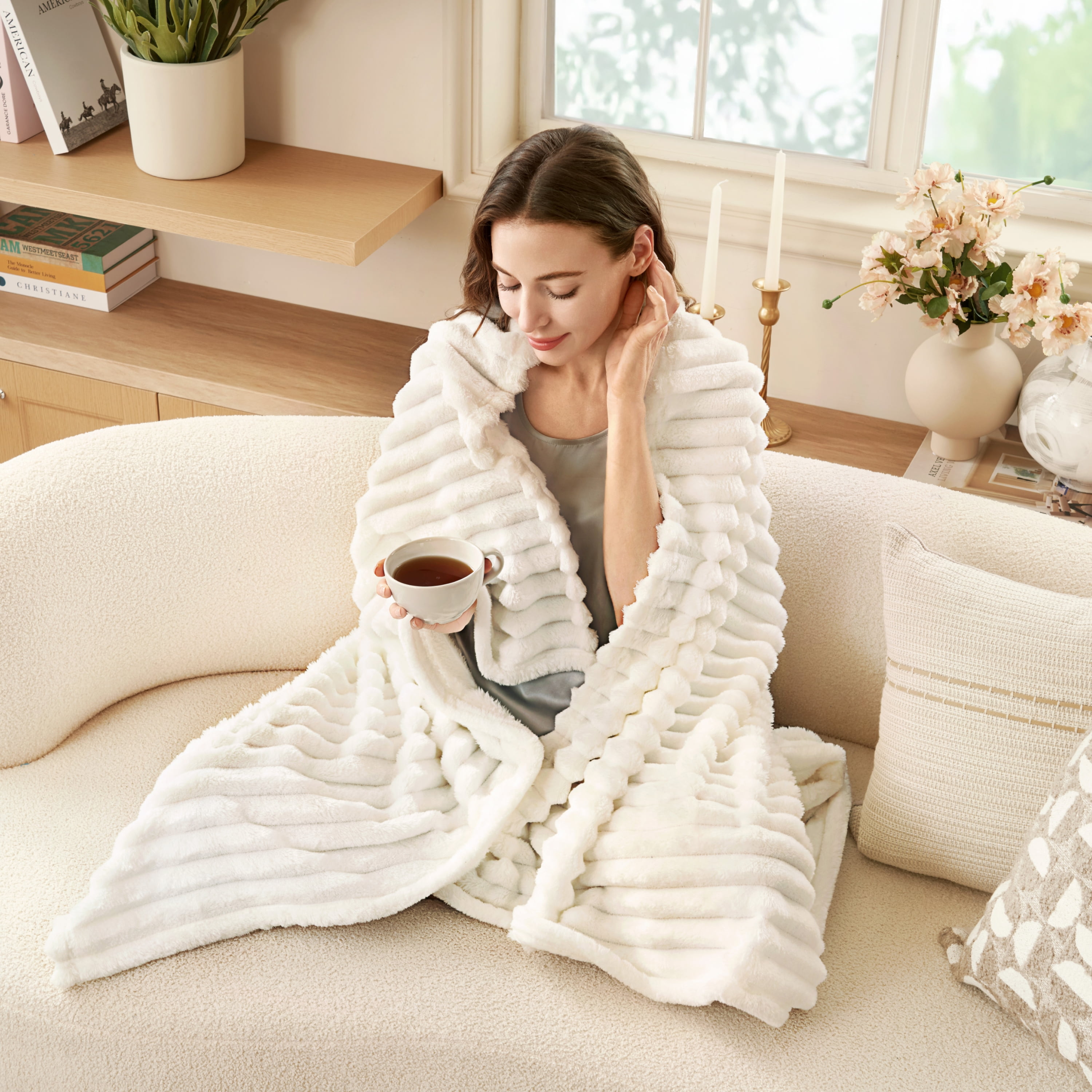 Joyfy Throw Blanket for Couch,Bed,Sofa,White Flannel Blanket,Soft Throw Blanket ,Gifts for Women Mom Girls,Throw Home Room Decor Aesthetic for Women Mothers Christmas Birthday Gifts 50x60 Inches