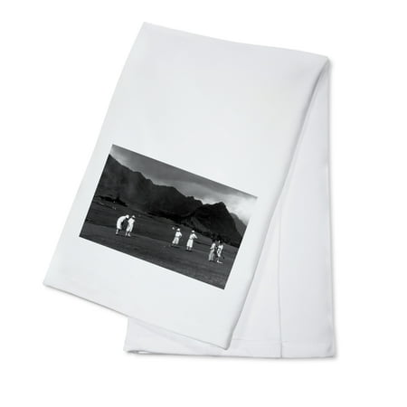 Linen Cotton Club - Honolulu, Hawaii - Golfers Playing at Country Club Photograph (100% Cotton Kitchen Towel)