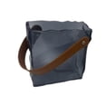 thumbnail image 4 of Jarrón con forma de bolso, hecho a mano, ideal para centros de mesa en bodas y oficinas. Azul grisáceo, 4 of 9