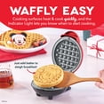 thumbnail image 4 of Máquina para Waffles MINI Eléctrica DASH Disney Mickey Mouse Santa, 4 of 6