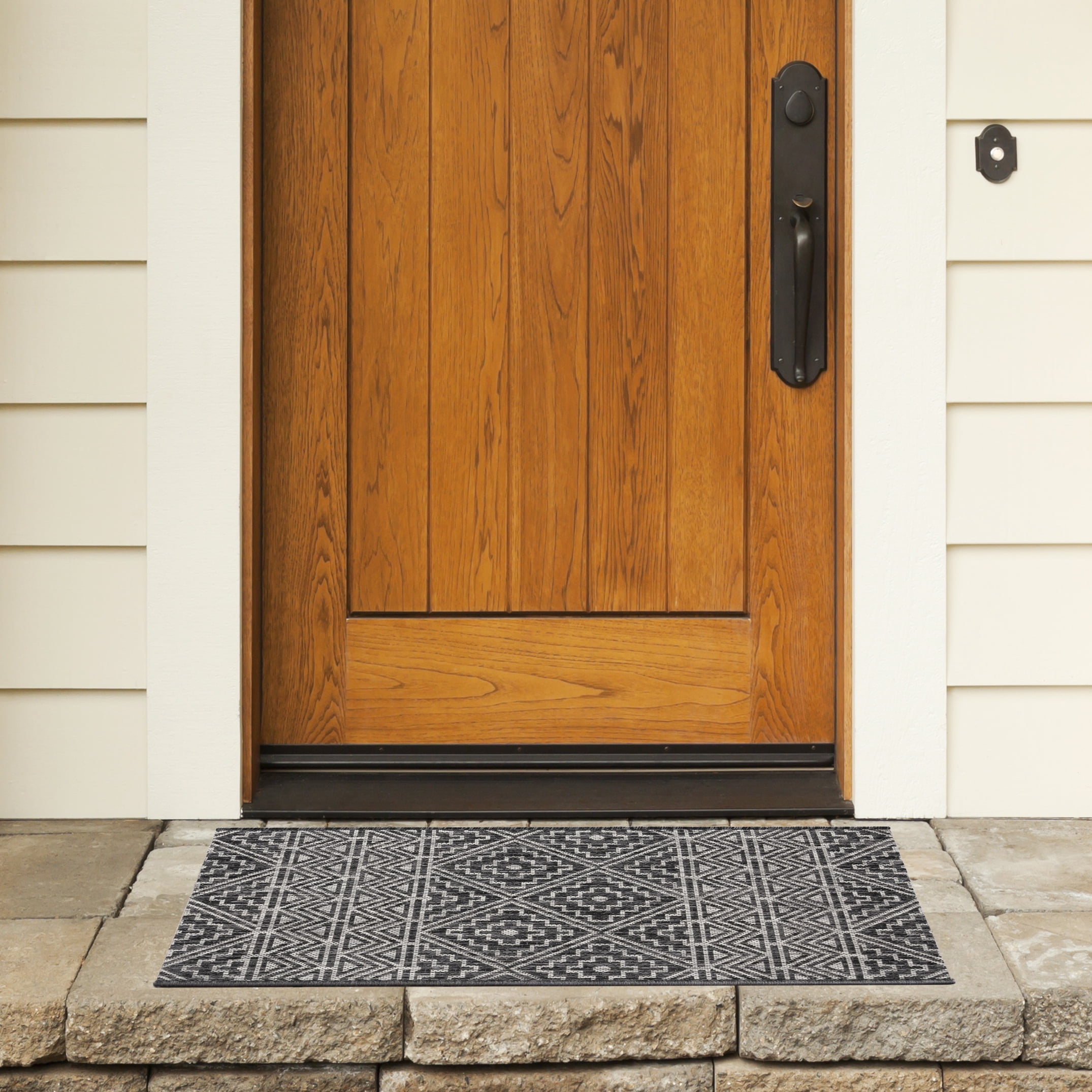 Safavieh Courtyard Karen Geometric Indoor/Outdoor Area Rug, Black/Gray, 4' x 5'7"