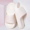 thumbnail image 1 of Zapatillas de playa antideslizantes para hombre, zapatos planos plisados de Eva, a la moda, para exteriores, interiores y el hogar, suaves y frescos, 2023, 1 of 4