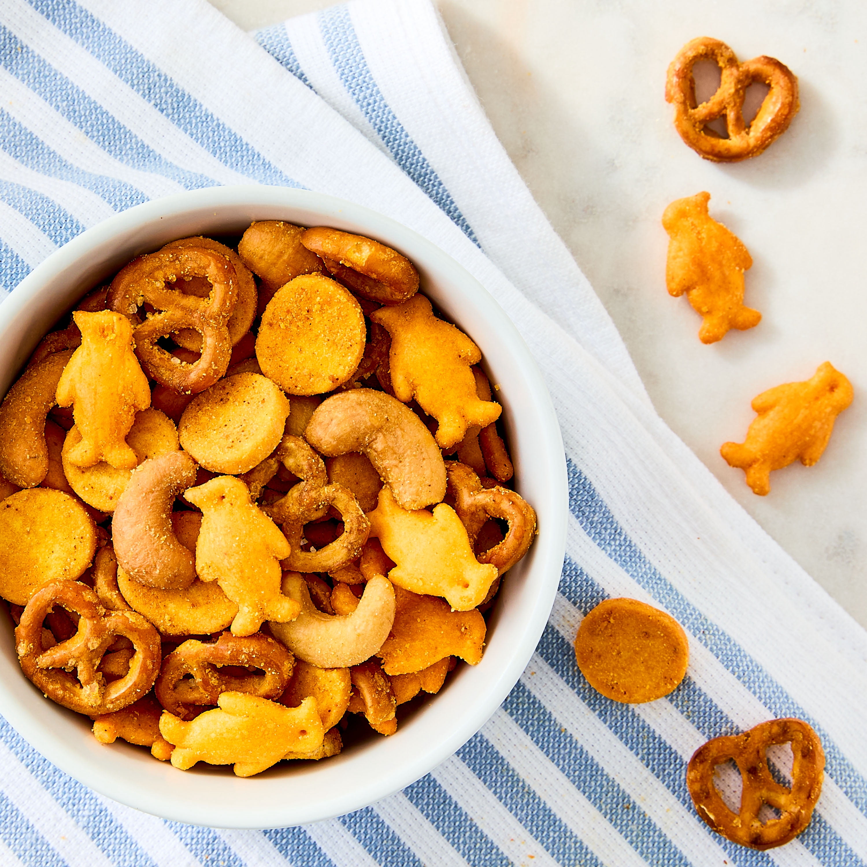 Great Value Cheddar Penguin Blast Trail Mix, 9 oz